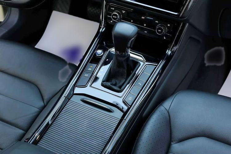 Used Volkswagen Phideon 2018 Revised Version 380TSI Two-Wheel Drive Business Edition Gear Lever