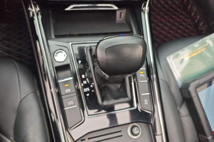 Used Volkswagen Phideon 2018 Revised Version 380TSI Two-Wheel Drive Business Edition Gear Lever