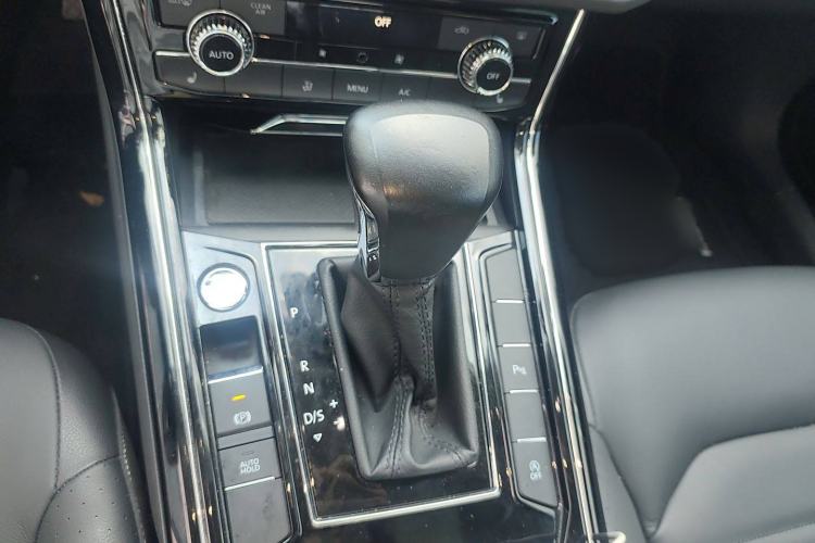 Used Volkswagen Phideon 2018 Revised Version 380TSI Two-Wheel Drive Business Edition Gear Lever