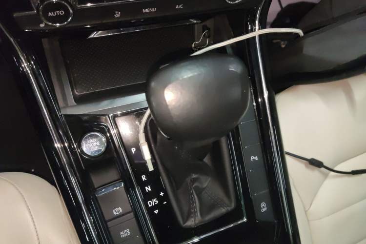Used Volkswagen Phideon 2018 Revised Version 380TSI Two-Wheel Drive Business Edition Gear Lever