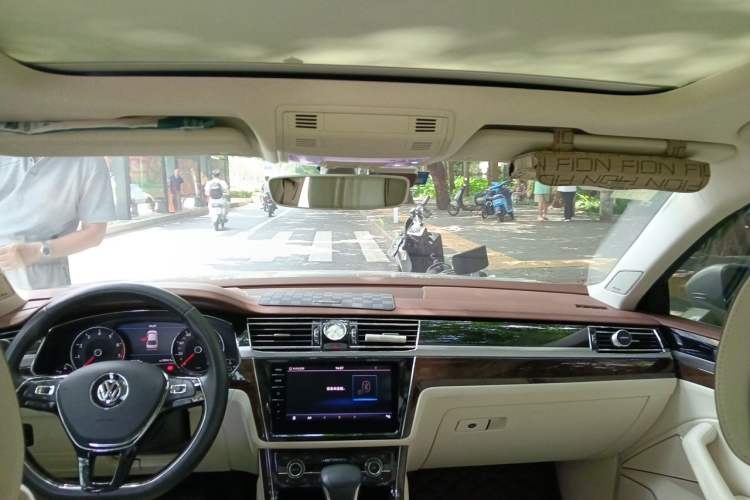Used Volkswagen Phideon 2018 Revised Version 380TSI Two-Wheel-Drive Flagship Edition Headliner
