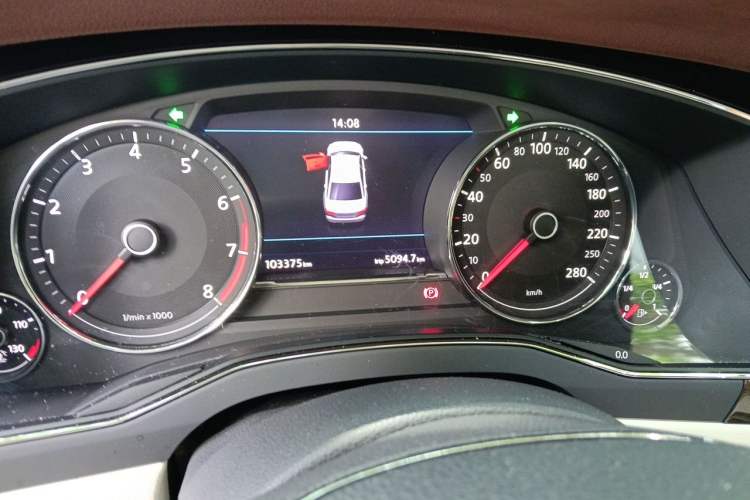 Used Volkswagen Phideon 2018 Revised Version 380TSI Two-Wheel-Drive Flagship Edition Instrument Cluster