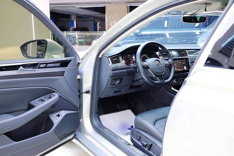 Used Volkswagen Phideon 2018 Revised Version 380TSI Two-Wheel Drive Business Edition Interior 1