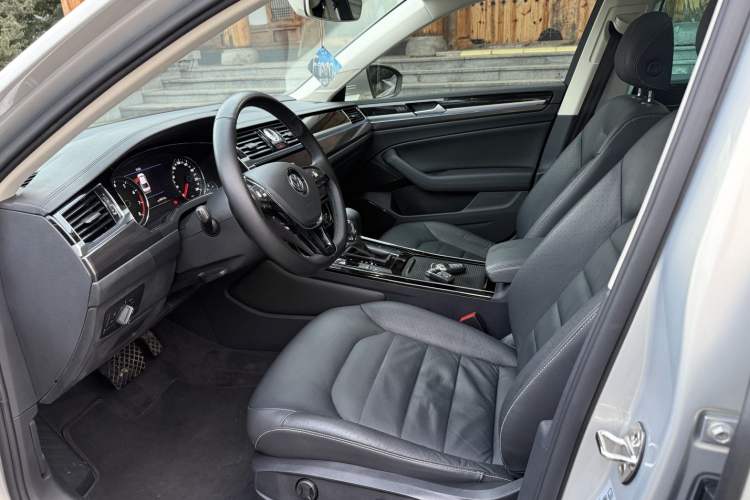 Used Volkswagen Phideon 2018 Revised Version 380TSI Two-Wheel Drive Business Edition Interior 2
