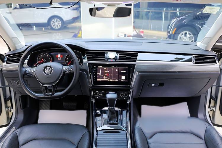 Used Volkswagen Phideon 2018 Revised Version 380TSI Two-Wheel Drive Business Edition Interior 2