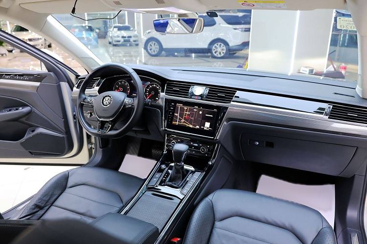 Used Volkswagen Phideon 2018 Revised Version 380TSI Two-Wheel Drive Business Edition Interior 3