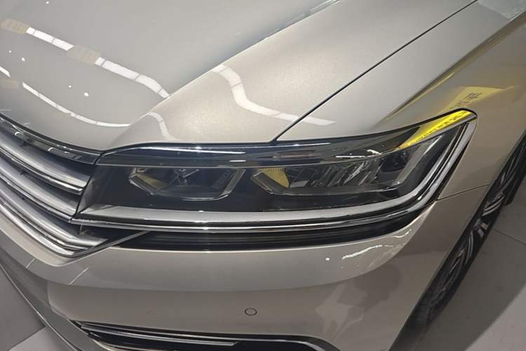 Used Volkswagen Phideon 2018 Revised Version 380TSI Two-Wheel Drive Business Edition Left Front Headlight