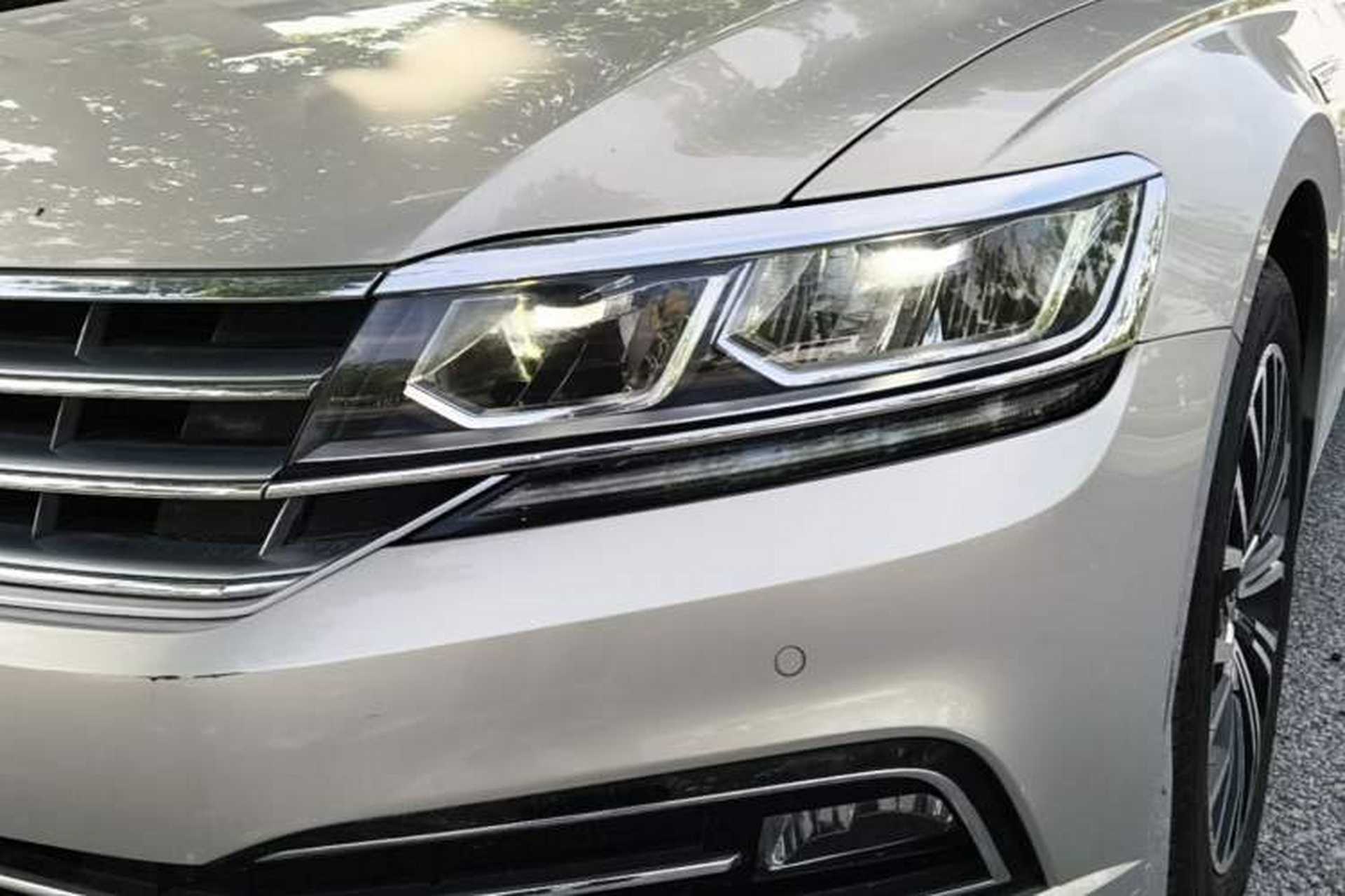 Used Volkswagen Phideon 2018 Revised Version 380TSI Two-Wheel Drive Business Edition Left Front Headlight