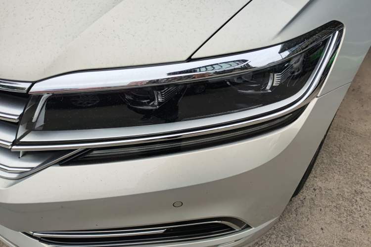 Used Volkswagen Phideon 2018 Revised Version 380TSI Two-Wheel Drive Business Edition Left Front Headlight