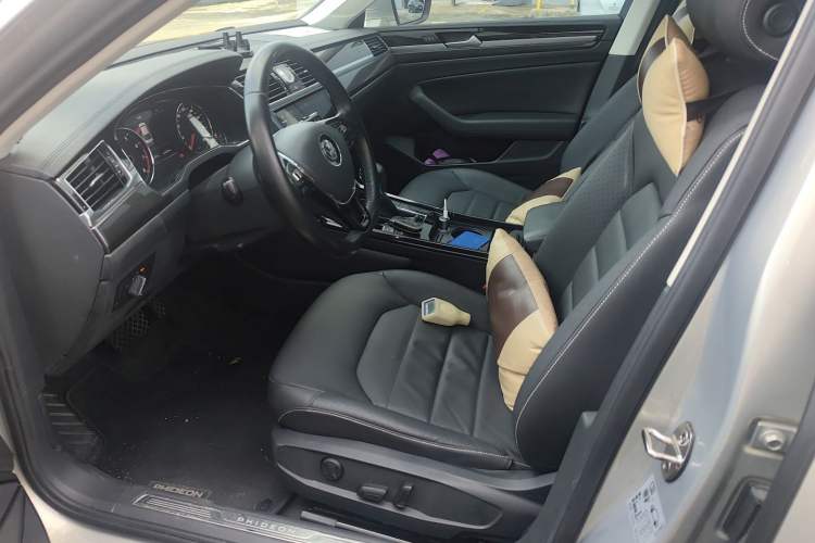 Used Volkswagen Phideon 2018 Revised Version 380TSI Two-Wheel Drive Business Edition Left Front Seat