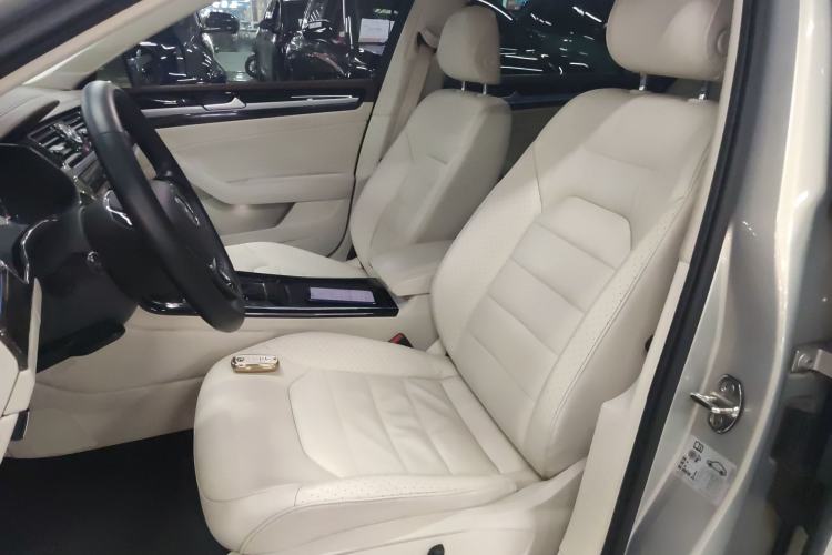 Used Volkswagen Phideon 2018 Revised Version 380TSI Two-Wheel Drive Business Edition Left Front Seat