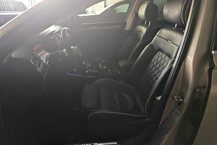 Used Volkswagen Phideon 2018 Revised Version 480 V6 Four-Wheel Drive Luxury Flagship Edition Left Front Seat