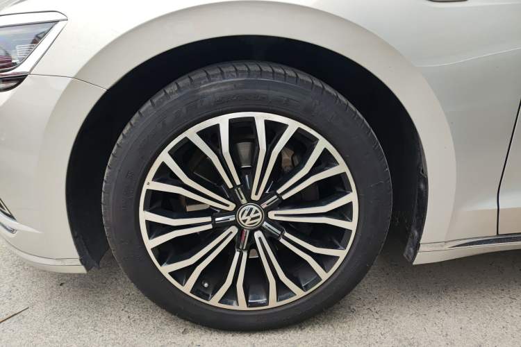 Used Volkswagen Phideon 2018 Revised Version 380TSI Two-Wheel Drive Business Edition Left Front Wheel Hub