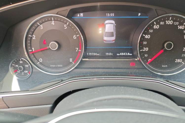 Used Volkswagen Phideon 2018 Revised Version 380TSI Two-Wheel Drive Business Edition Odometer Close Up