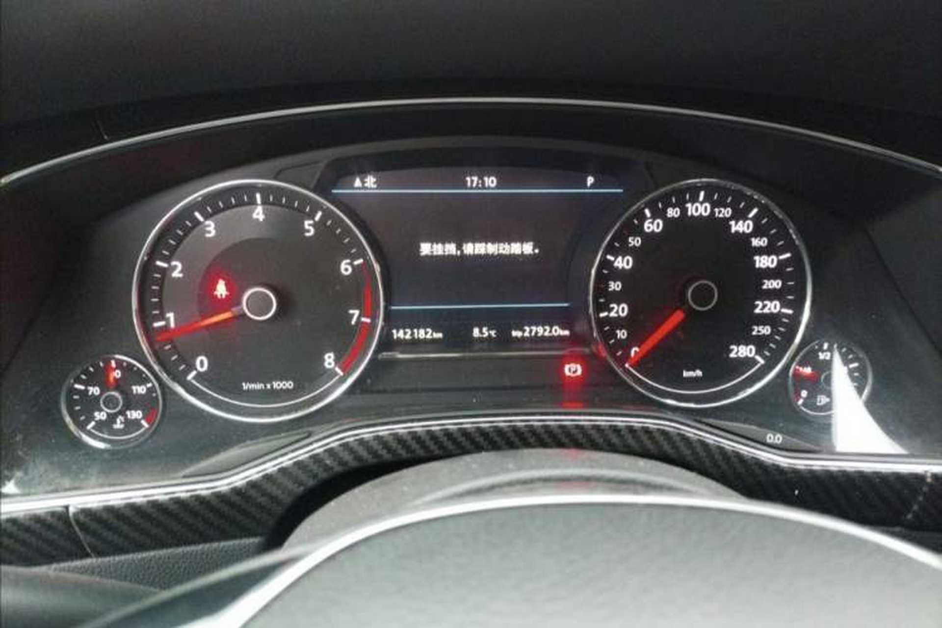 Used Volkswagen Phideon 2018 Revised Version 380TSI Two-Wheel Drive Business Edition Odometer Close Up