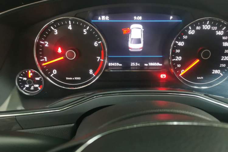 Used Volkswagen Phideon 2018 Revised Version 380TSI Two-Wheel Drive Business Edition Odometer Close Up