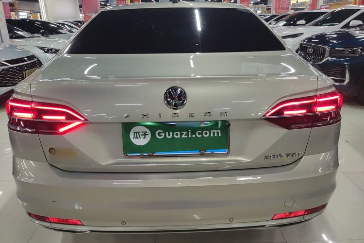 Used Volkswagen Phideon 2018 Revised Version 380TSI Two-Wheel Drive Business Edition Rear
