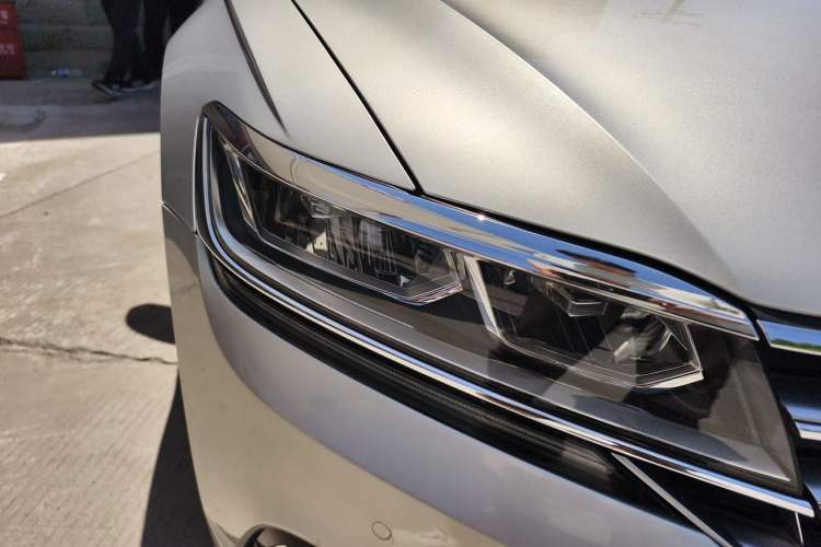 Used Volkswagen Phideon 2018 Revised Version 380TSI Two-Wheel Drive Business Edition Right Front Headlight