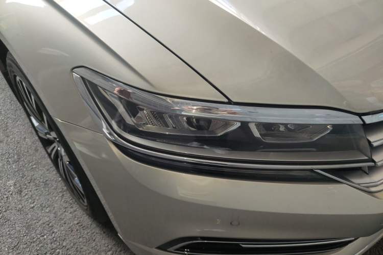 Used Volkswagen Phideon 2018 Revised Version 380TSI Two-Wheel Drive Business Edition Right Front Headlight