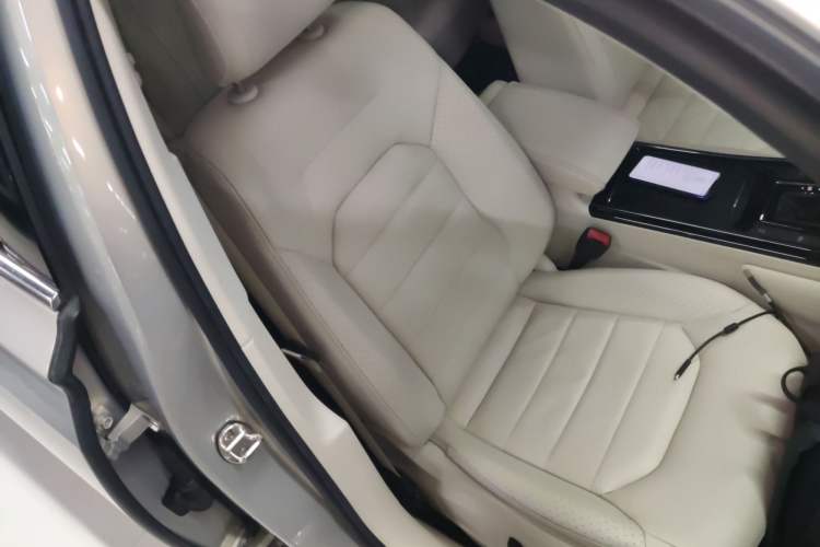 Used Volkswagen Phideon 2018 Revised Version 380TSI Two-Wheel Drive Business Edition Right Front Seat