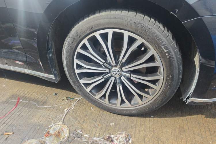 Used Volkswagen Phideon 2018 380TSI Two-Wheel Drive Business Edition Right Front Wheel Hub
