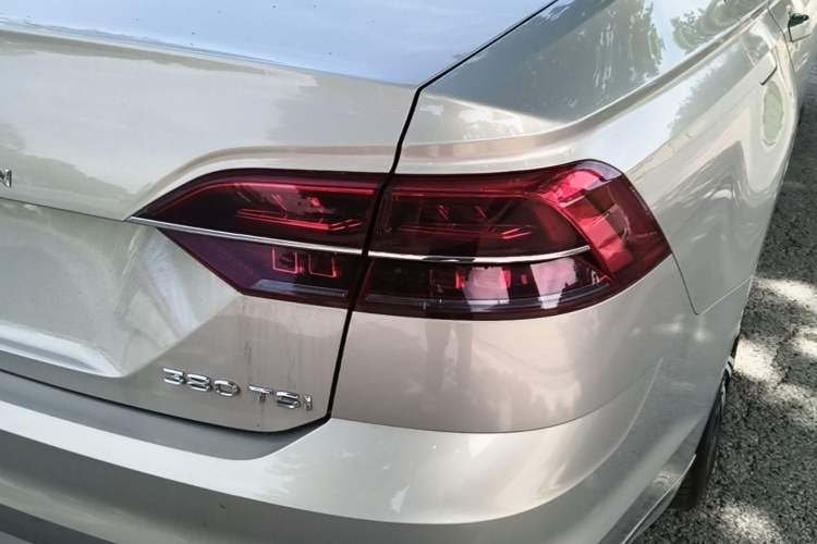 Used Volkswagen Phideon 2018 Revised Version 380TSI Two-Wheel Drive Business Edition Right Rear Taillight