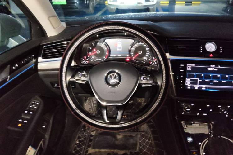 Used Volkswagen Phideon 2018 Revised Version 380TSI Two-Wheel Drive Business Edition Steering Wheel