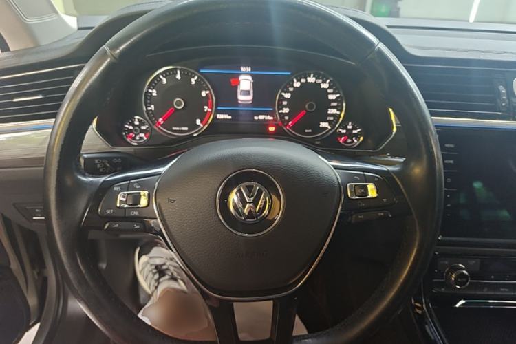 Used Volkswagen Phideon 2018 Revised Version 380TSI Two-Wheel Drive Business Edition Steering Wheel