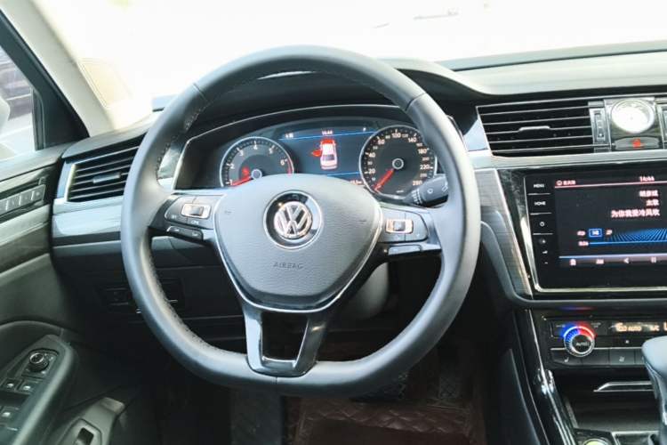 Used Volkswagen Phideon 2018 Revised Version 380TSI Two-Wheel Drive Business Edition Steering Wheel
