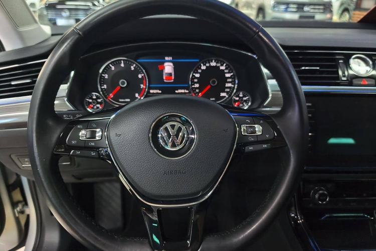 Used Volkswagen Phideon 2018 Revised Version 380TSI Two-Wheel Drive Business Edition Steering Wheel