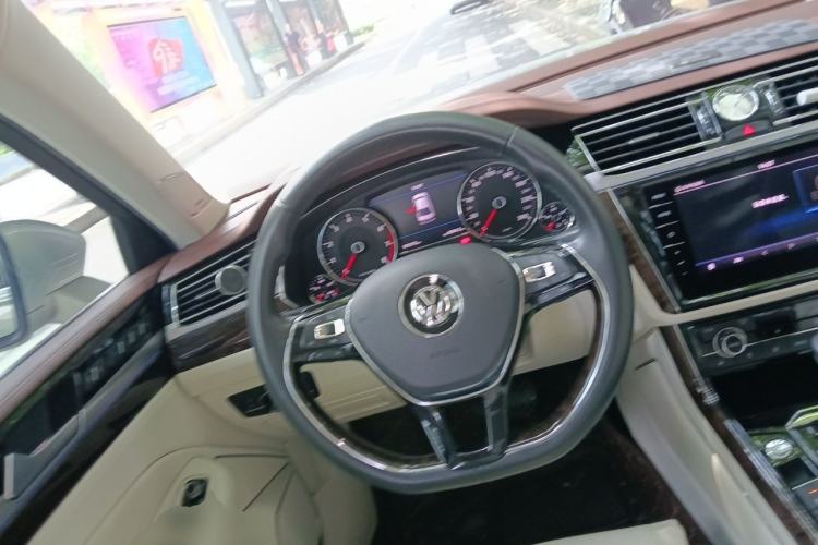 Used Volkswagen Phideon 2018 Revised Version 380TSI Two-Wheel-Drive Flagship Edition Steering Wheel
