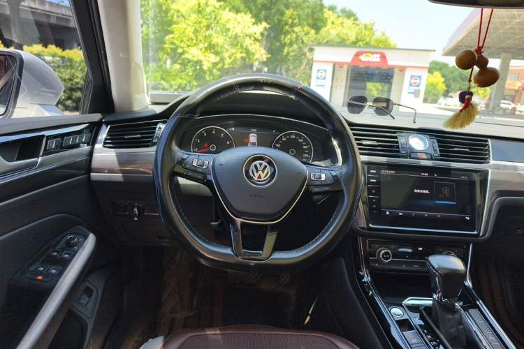 Used Volkswagen Phideon 2018 Revised Version 380TSI Two-Wheel Drive Business Edition Steering Wheel