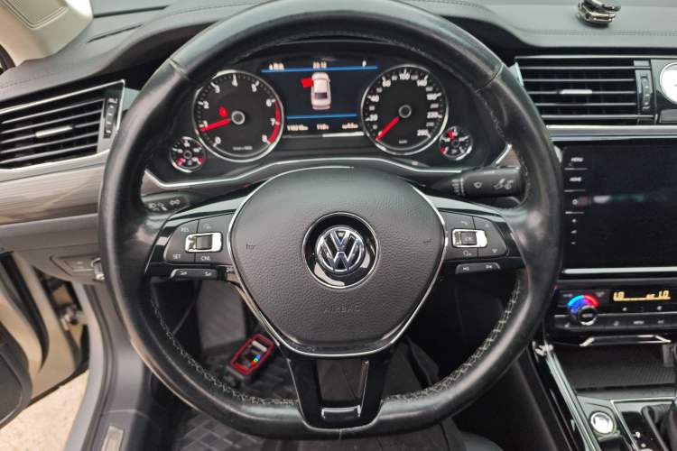 Used Volkswagen Phideon 2018 Revised Version 380TSI Two-Wheel Drive Business Edition Steering Wheel