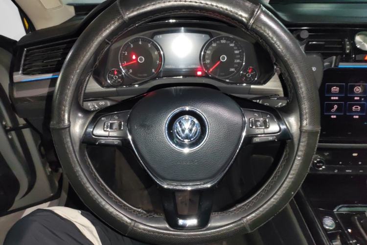 Used Volkswagen Phideon 2018 Revised Version 380TSI Two-Wheel Drive Business Edition Steering Wheel