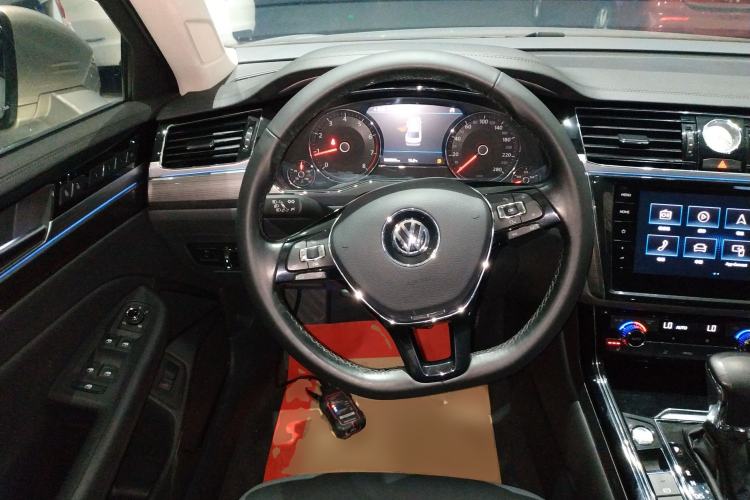 Used Volkswagen Phideon 2018 Revised Version 380TSI Two-Wheel Drive Business Edition Steering Wheel