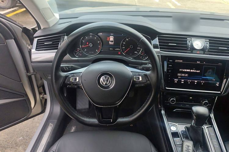Used Volkswagen Phideon 2018 Revised Version 380TSI Two-Wheel Drive Business Edition Steering Wheel