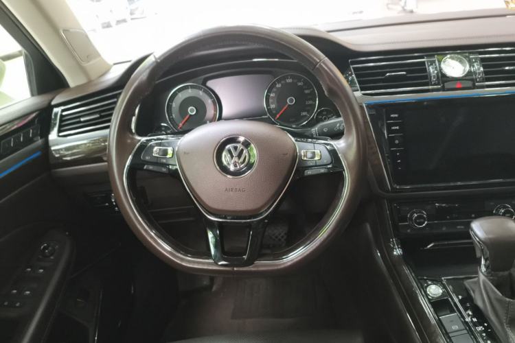 Used Volkswagen Phideon 2018 Revised Version 380TSI Two-Wheel-Drive Flagship Edition Steering Wheel