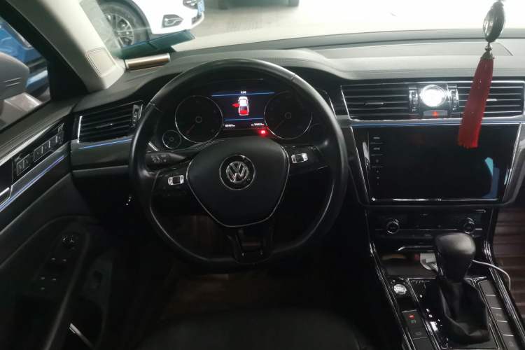 Used Volkswagen Phideon 2018 Revised Version 380TSI Two-Wheel Drive Business Edition Steering Wheel