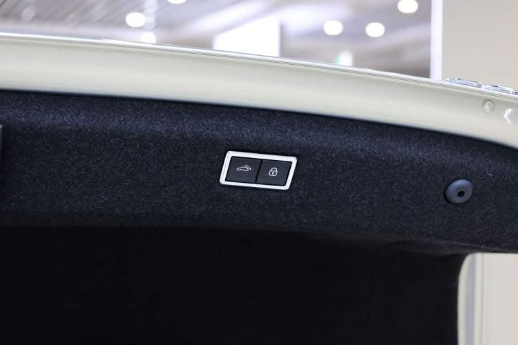 Used Volkswagen Phideon 2018 Revised Version 380TSI Two-Wheel Drive Business Edition Trunk