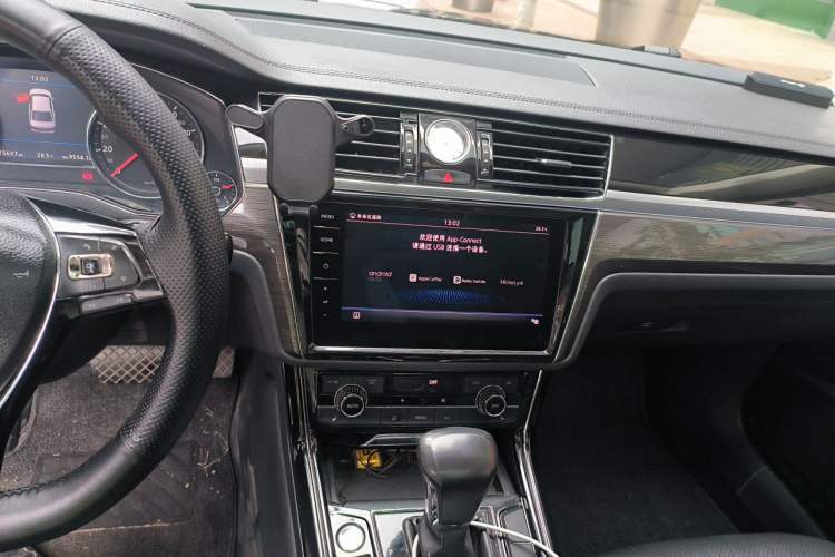 Used Volkswagen Phideon 2018 Revised Version 380TSI Two-Wheel Drive Business Edition Audio And AC Panel