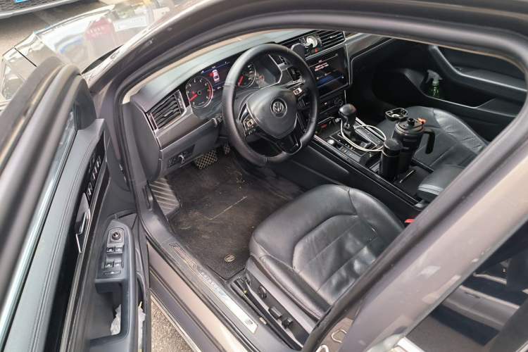 Used Volkswagen Phideon 2018 Revised Version 380TSI Two-Wheel Drive Business Edition Driver Seat
