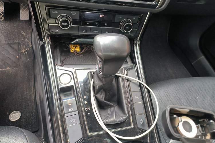 Used Volkswagen Phideon 2018 Revised Version 380TSI Two-Wheel Drive Business Edition Gear Lever