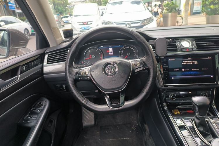 Used Volkswagen Phideon 2018 Revised Version 380TSI Two-Wheel Drive Business Edition Steering Wheel