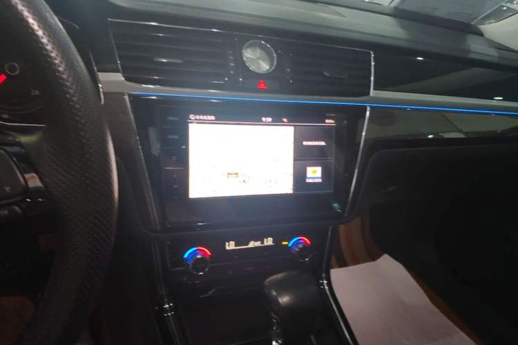 Used Volkswagen Phideon 2019 380TSI Two-Wheel Drive Business Edition China VI Standard Audio And AC Panel
