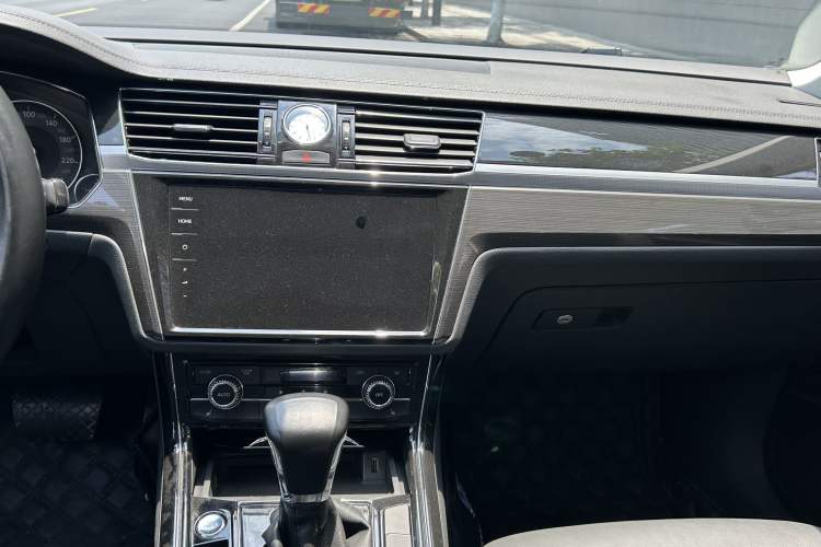 Used Volkswagen Phideon 2019 380TSI Two-Wheel Drive Business Edition China VI Standard Audio And AC Panel