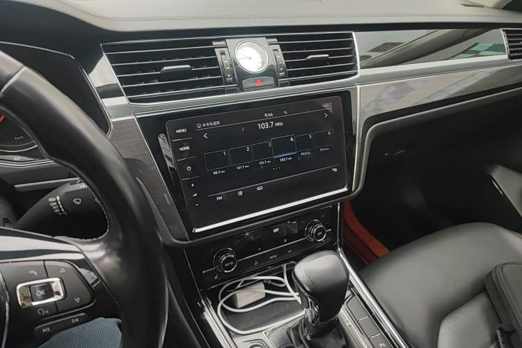 Used Volkswagen Phideon 2019 380TSI Two-Wheel Drive Business Edition China VI Standard Audio And AC Panel
