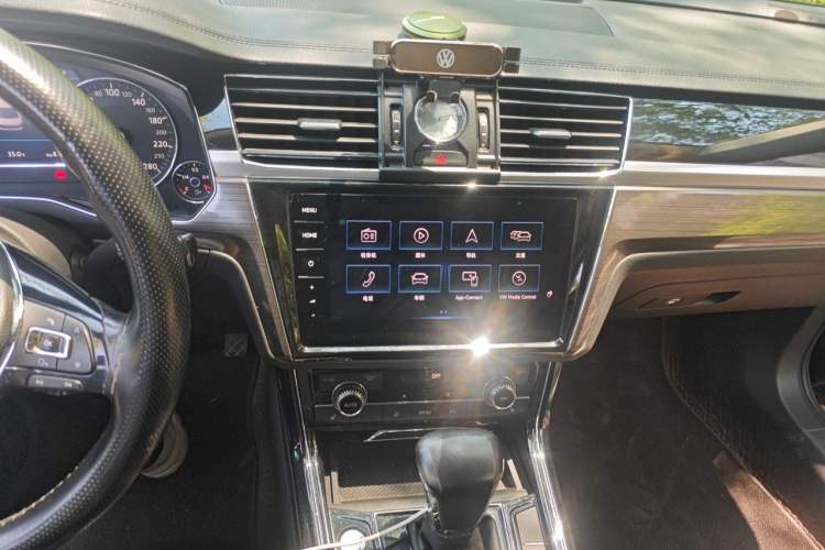 Used Volkswagen Phideon 2019 380TSI Two-Wheel Drive Business Edition China VI Standard Audio And AC Panel