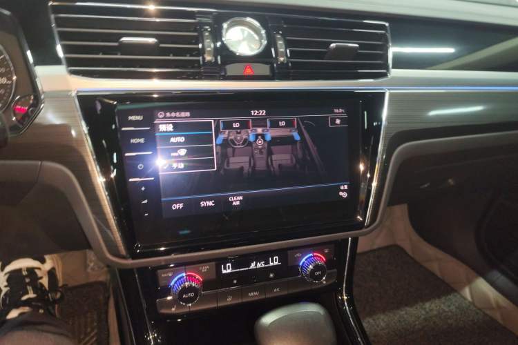 Used Volkswagen Phideon 2019 380TSI Two-Wheel Drive Business Edition China VI Standard Audio And AC Panel