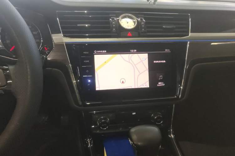 Used Volkswagen Phideon 2019 380TSI Two-Wheel Drive Business Edition China V Standard Audio And AC Panel