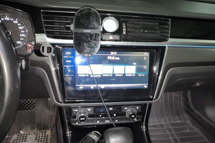 Used Volkswagen Phideon 2019 380TSI Two-Wheel Drive Business Edition China V Standard Audio And AC Panel